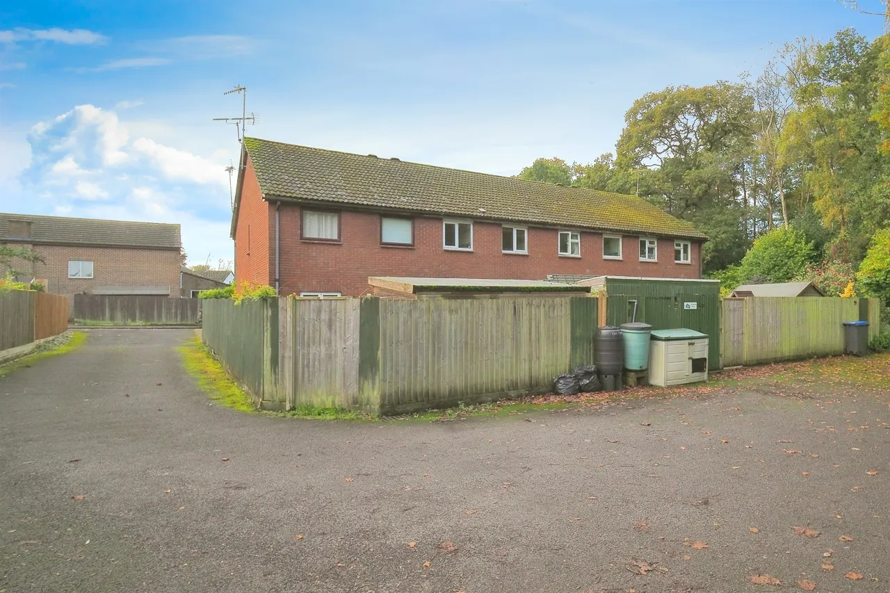 Avon Drive, Alderbury, Salisbury, photo 5