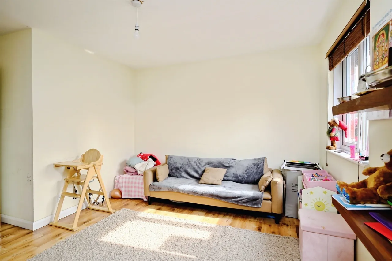 Avon Drive, Alderbury, Salisbury, photo 3