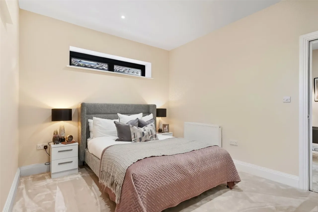 Milton Road, Hampton, TW12 2LL, photo 11
