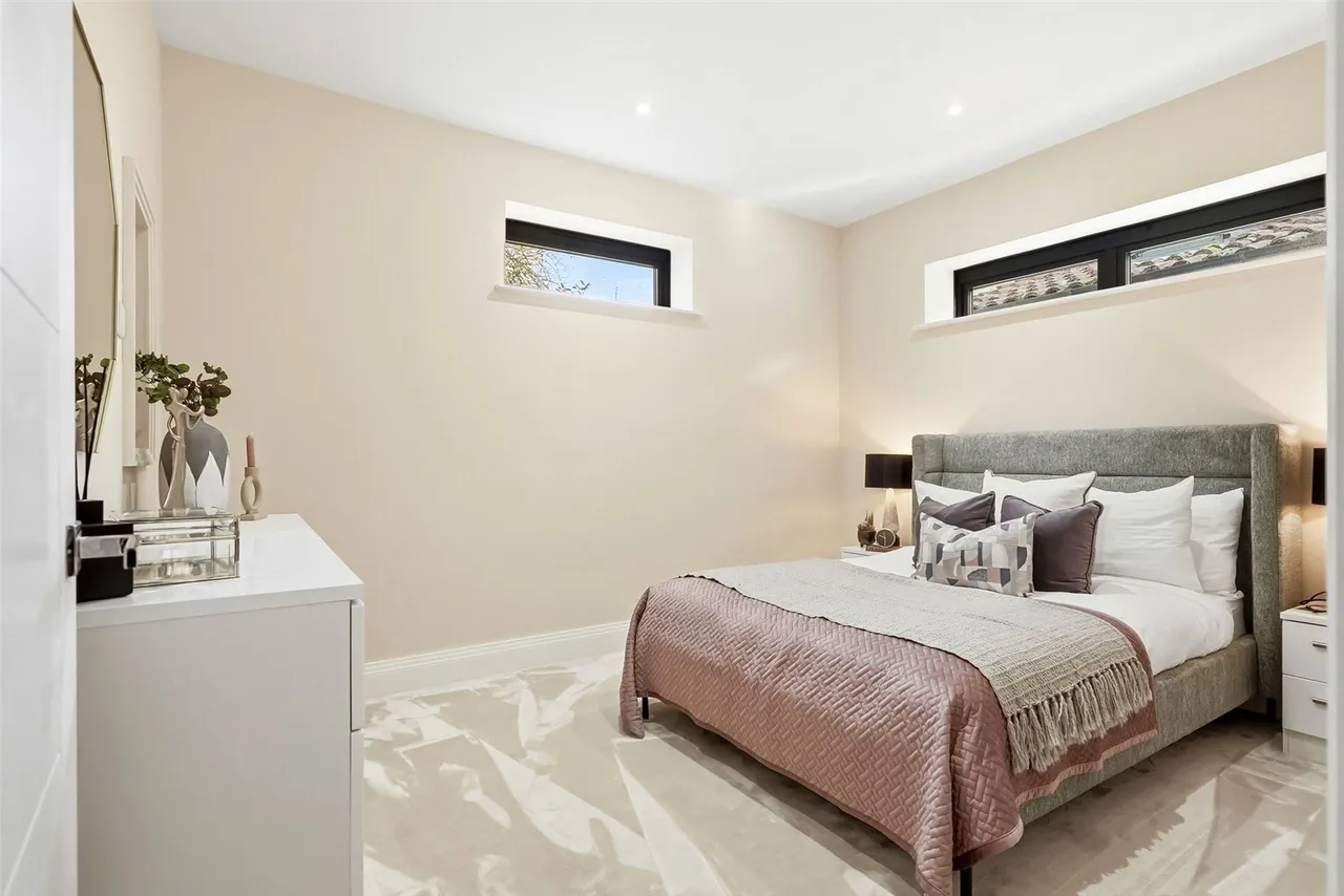 Milton Road, Hampton, TW12 2LL, photo 16