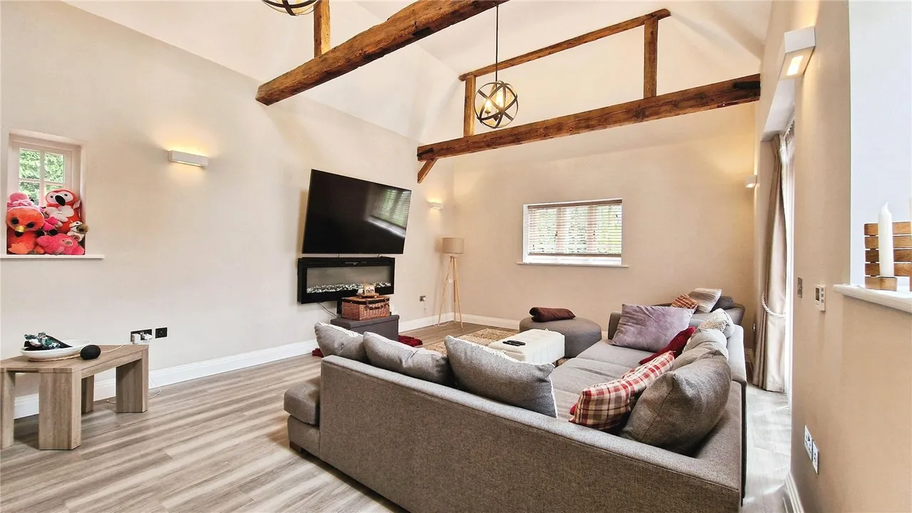 Bryan Gardens, Binfield, Bracknell, Berkshire, RG42 4JQ, photo 3