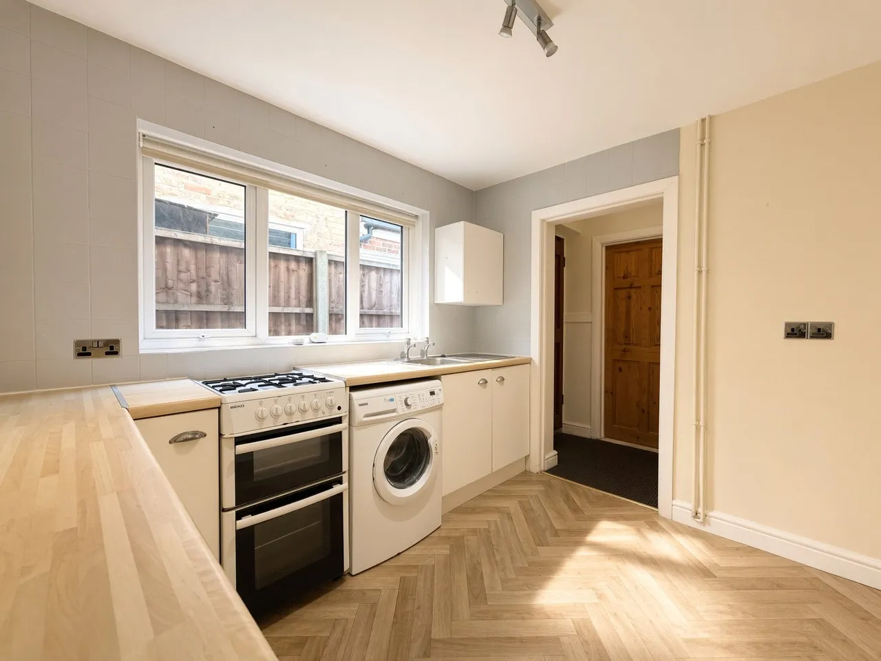 Western Road, Aldershot, Hampshire, GU11 3PL, photo 2