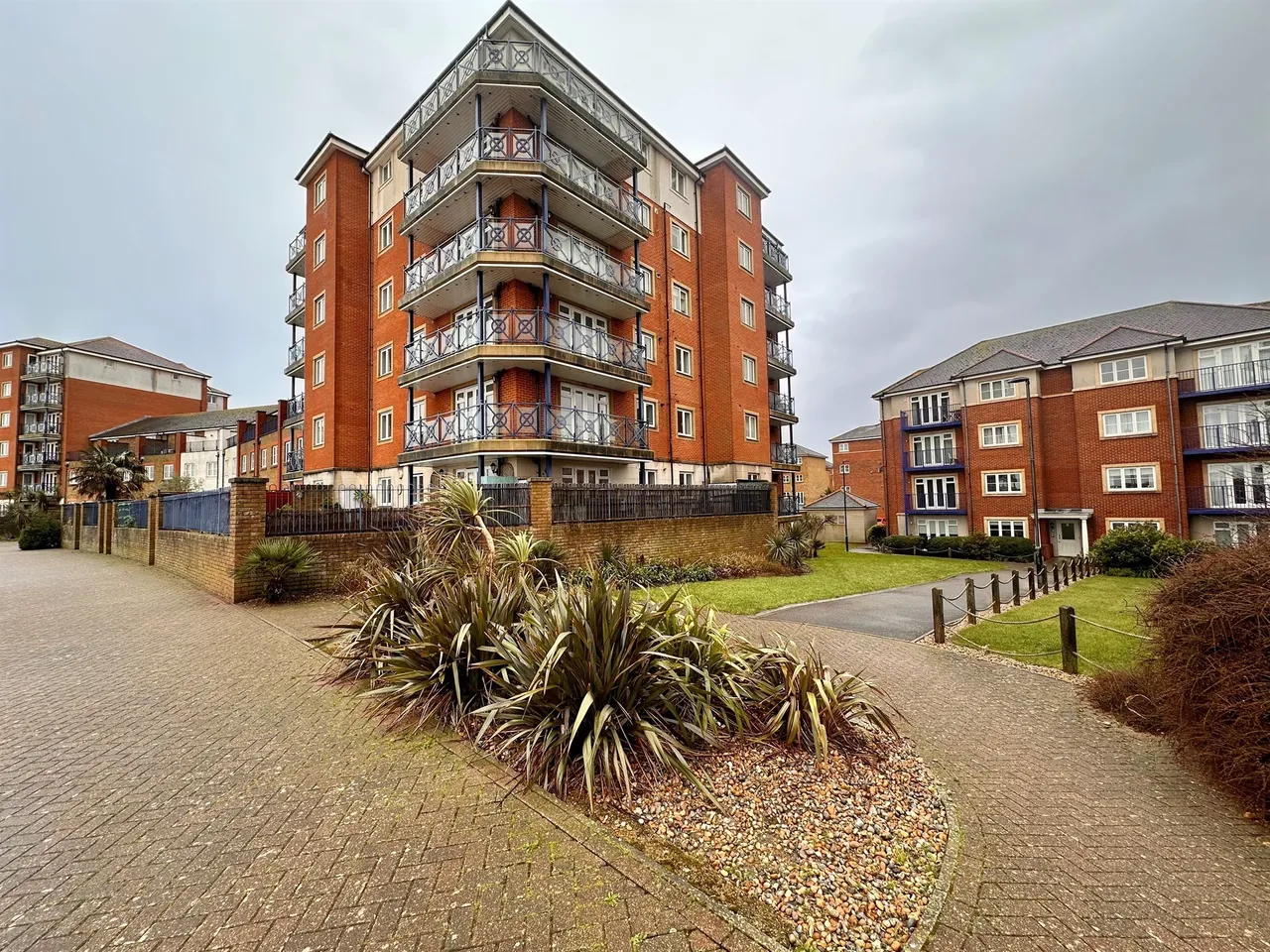 2 bed flat for sale — San Juan Court, Eastbourne