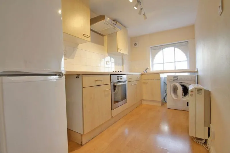 Holland Park Avenue, London W11 4UA, photo 6
