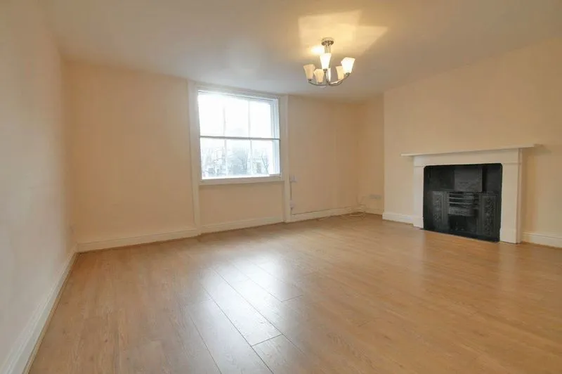 2 bed flat to rent — Holland Park Avenue, London W11 4UA