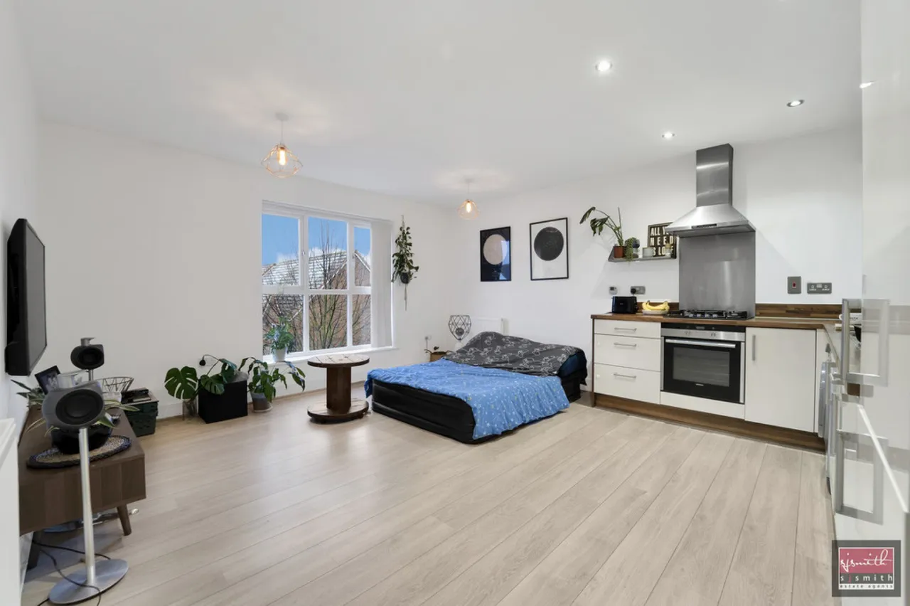 Springs Close, Stanwell, TW19, photo 2