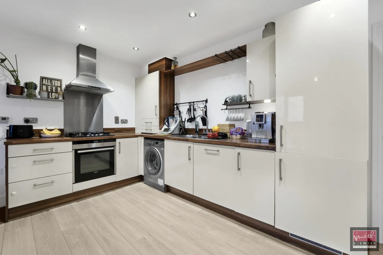 Springs Close, Stanwell, TW19, photo 4
