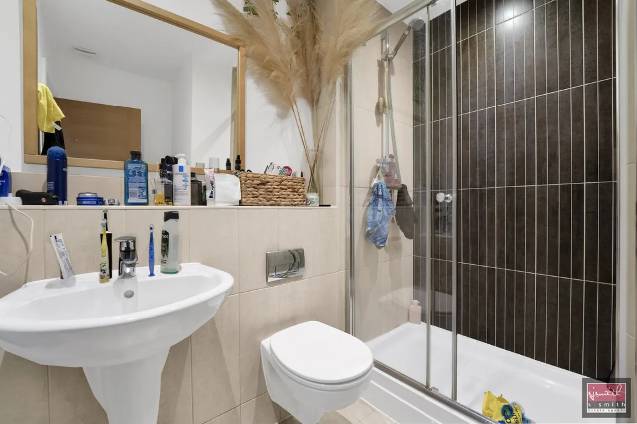 Springs Close, Stanwell, TW19, photo 8