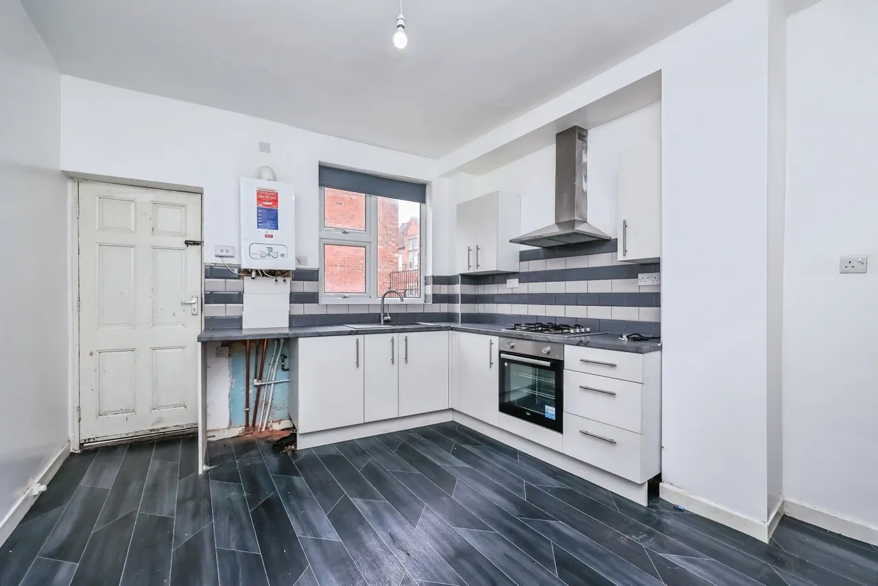 Caulton Street, Nottingham, Nottinghamshire, NG7, photo 2
