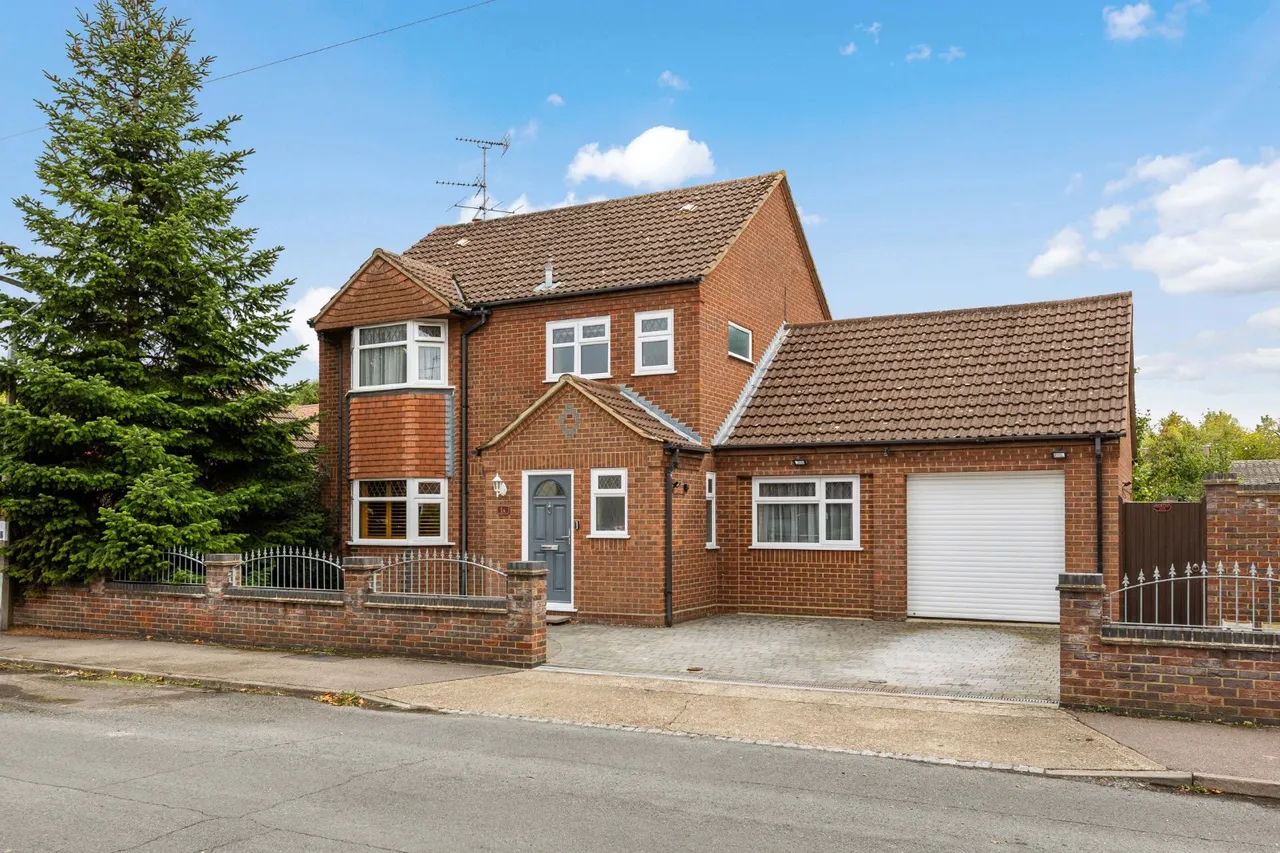3 bed house for sale, Lymington Road, Stevenage, SG1
