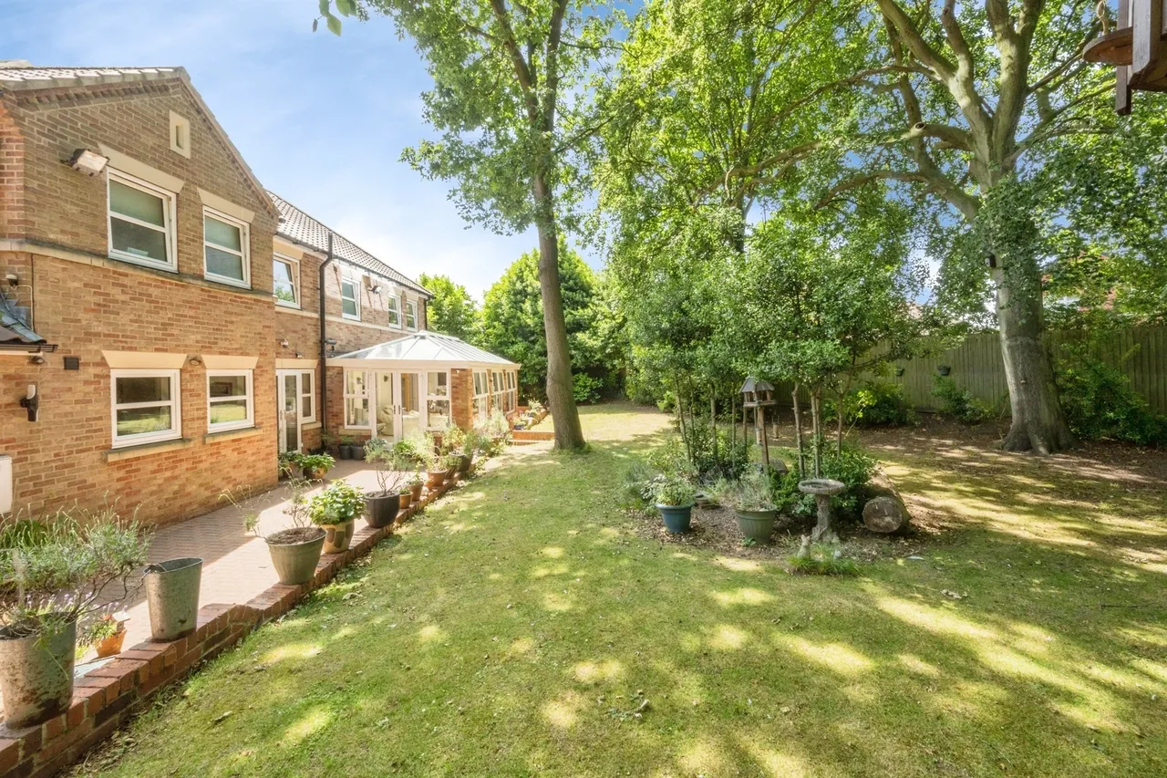 Racecourse Close, Swinton, S64, photo 4