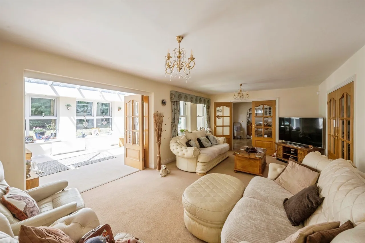 Racecourse Close, Swinton, S64, photo 5