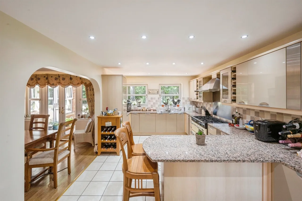 Racecourse Close, Swinton, S64, photo 9