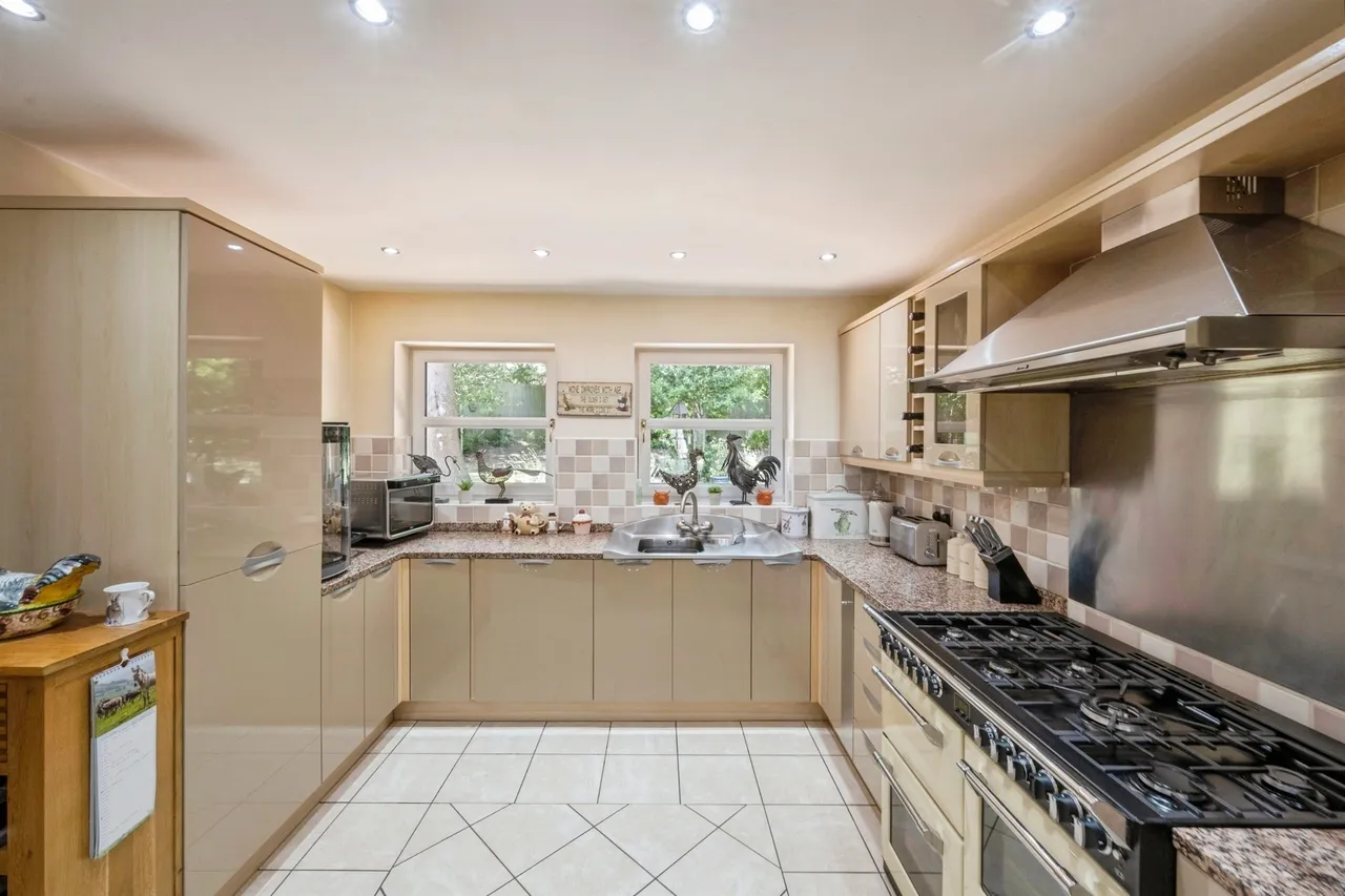 Racecourse Close, Swinton, S64, photo 10