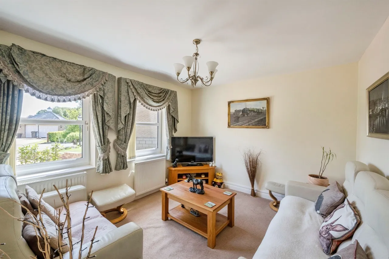 Racecourse Close, Swinton, S64, photo 8