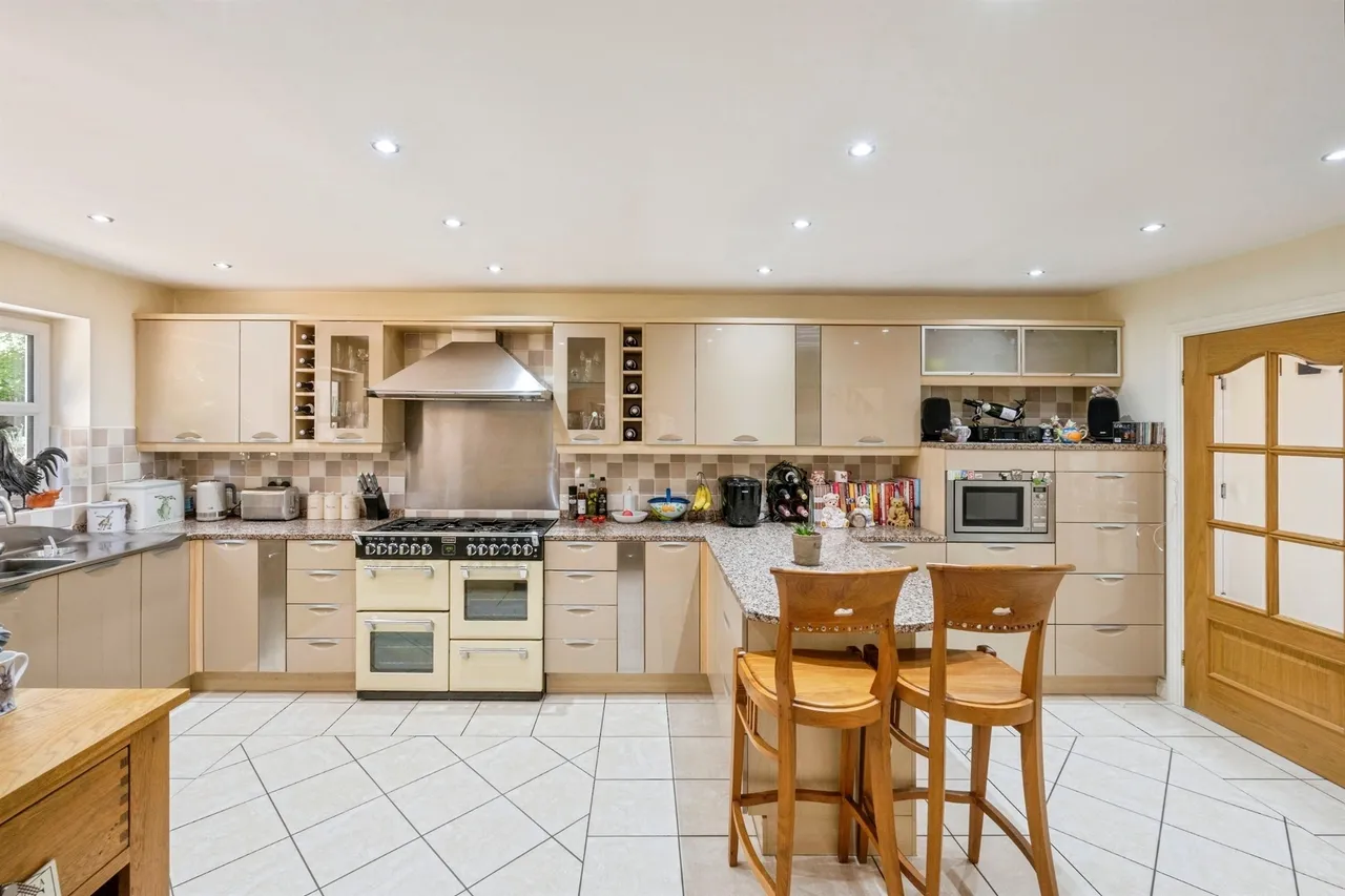 Racecourse Close, Swinton, S64, photo 11