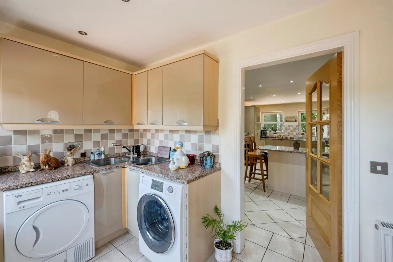 Racecourse Close, Swinton, S64, photo 13