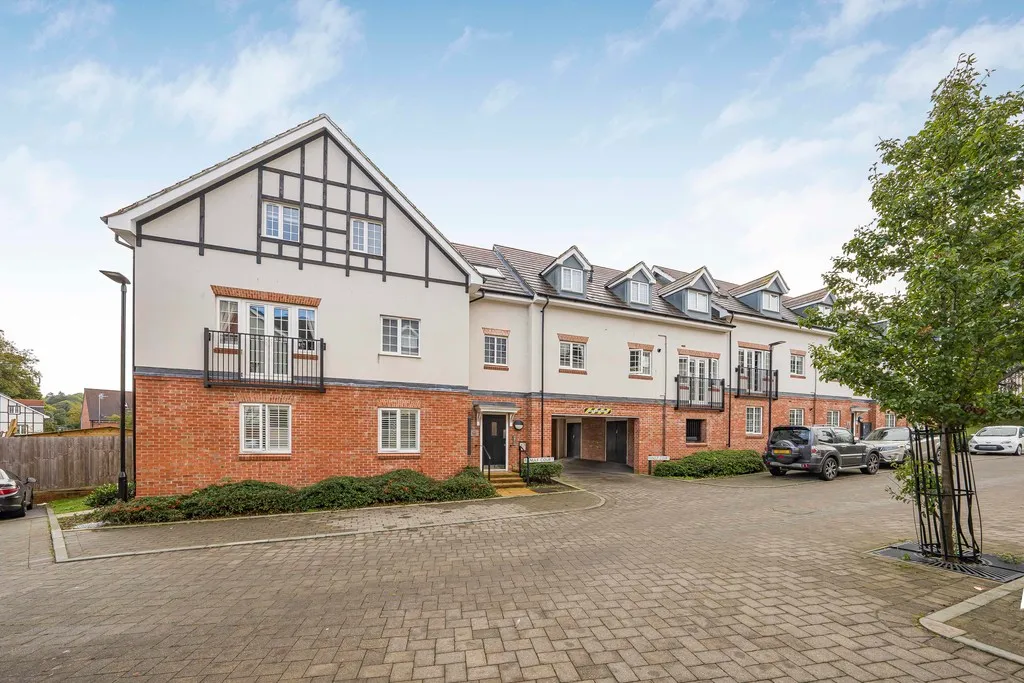 2 bed flat for sale — Grange Road, Chalfont St. Peter, Gerrards Cross