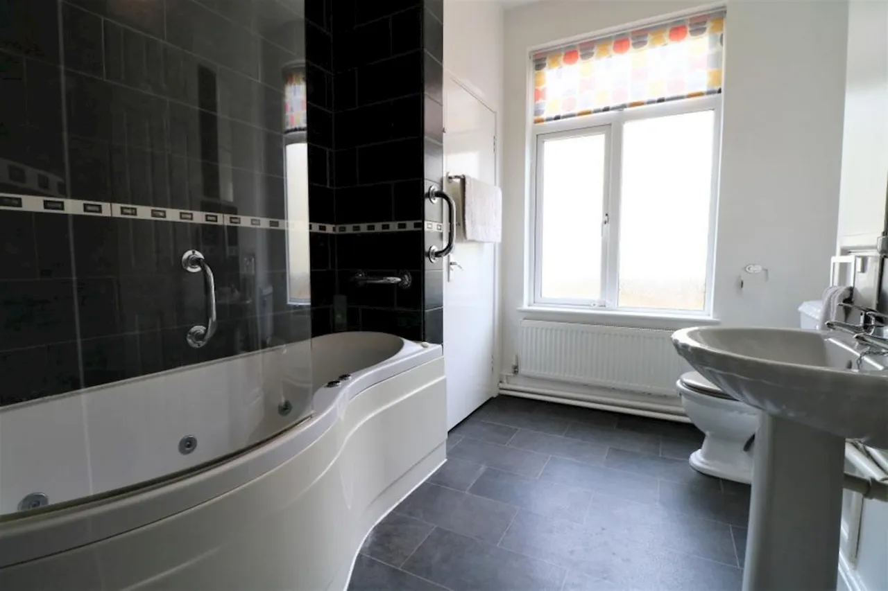 Stafford Road, Oakengates, TF2, photo 6