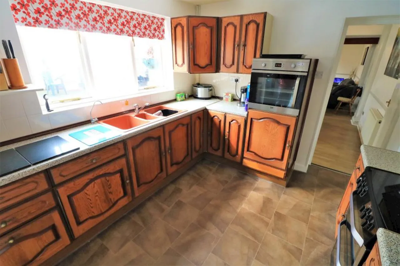 Stafford Road, Oakengates, TF2, photo 8