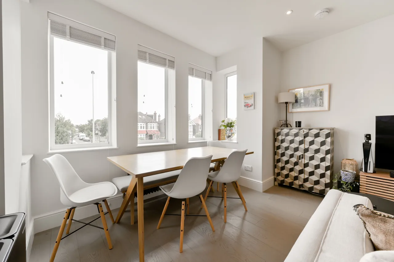 Flat 5, 43 Gunnersbury Avenue, London, photo 4