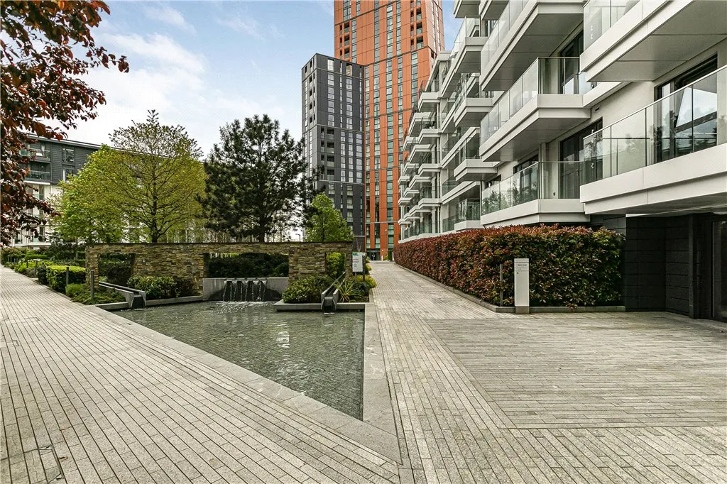 Wandsworth Road, London, SW8, photo 5