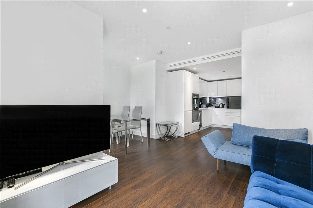Wandsworth Road, London, SW8, photo 8