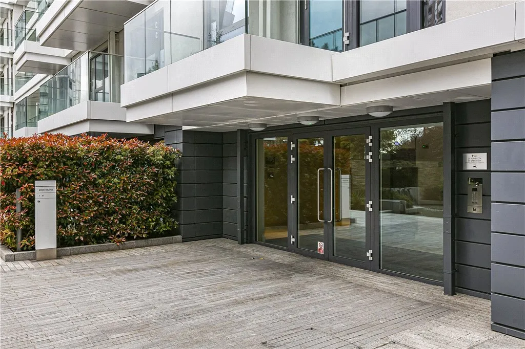 Wandsworth Road, London, SW8, photo 18