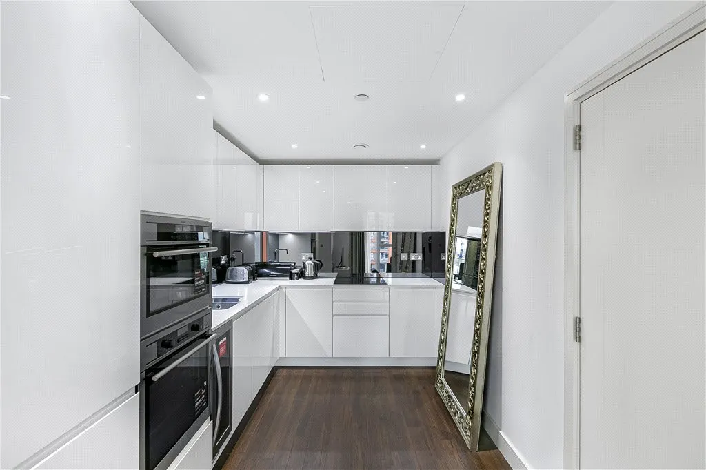 Wandsworth Road, London, SW8, photo 9