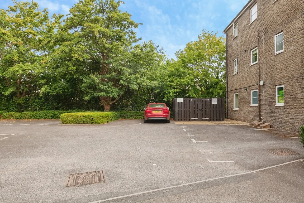 Marshall Court, Taunton, TA2, photo 7