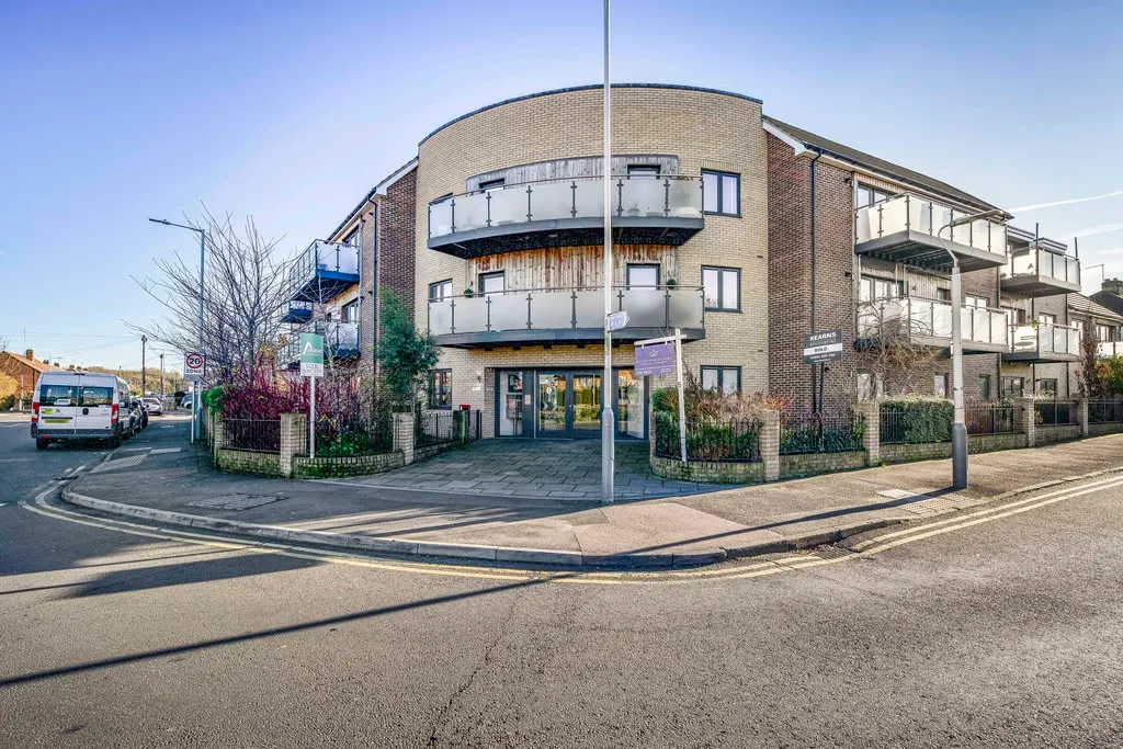 Oakpoint Court, Sutton Court Road, UB10, photo 28
