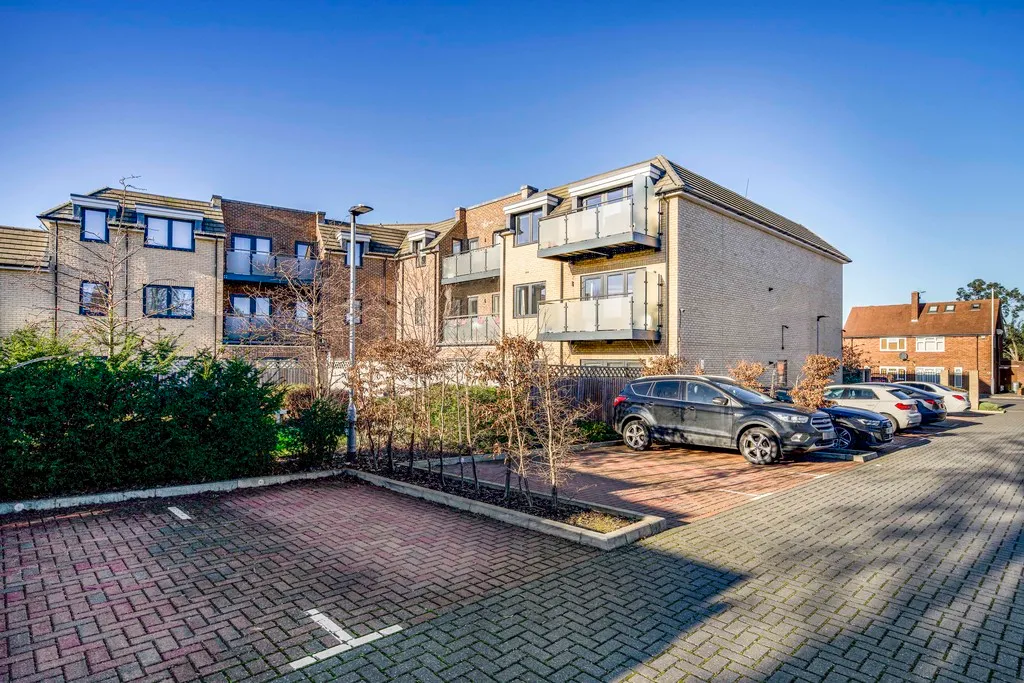 Oakpoint Court, Sutton Court Road, UB10, photo 8