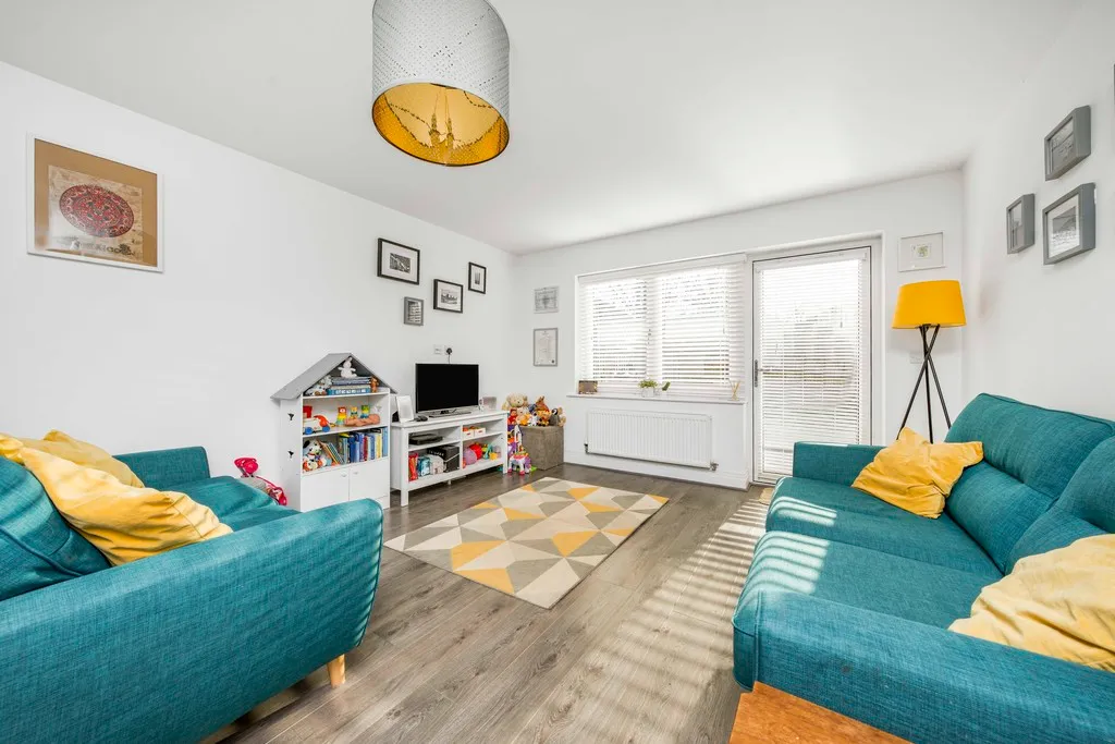 Oakpoint Court, Sutton Court Road, UB10, photo 16