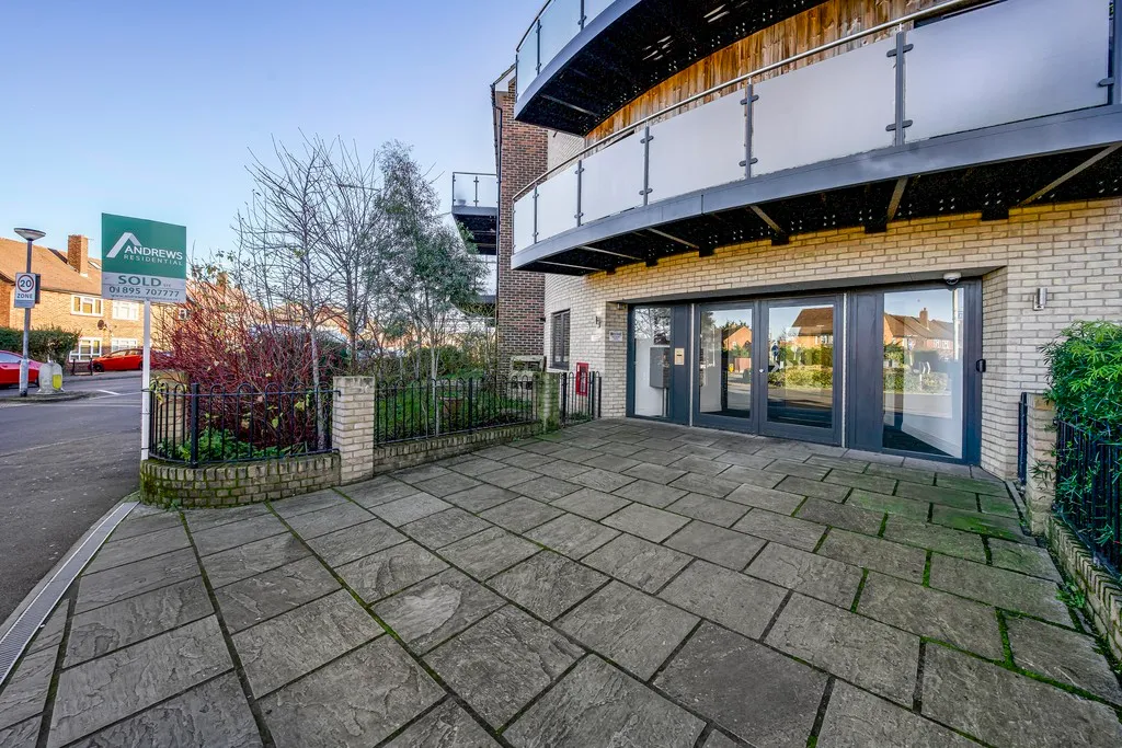 Oakpoint Court, Sutton Court Road, UB10, photo 15