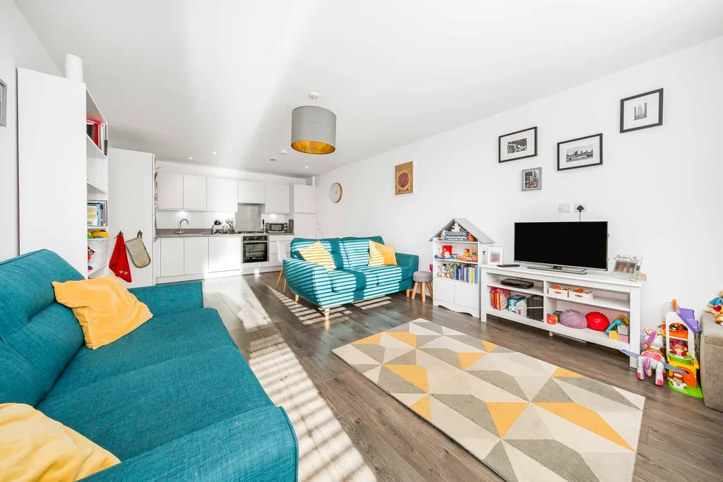 Oakpoint Court, Sutton Court Road, UB10, photo 20