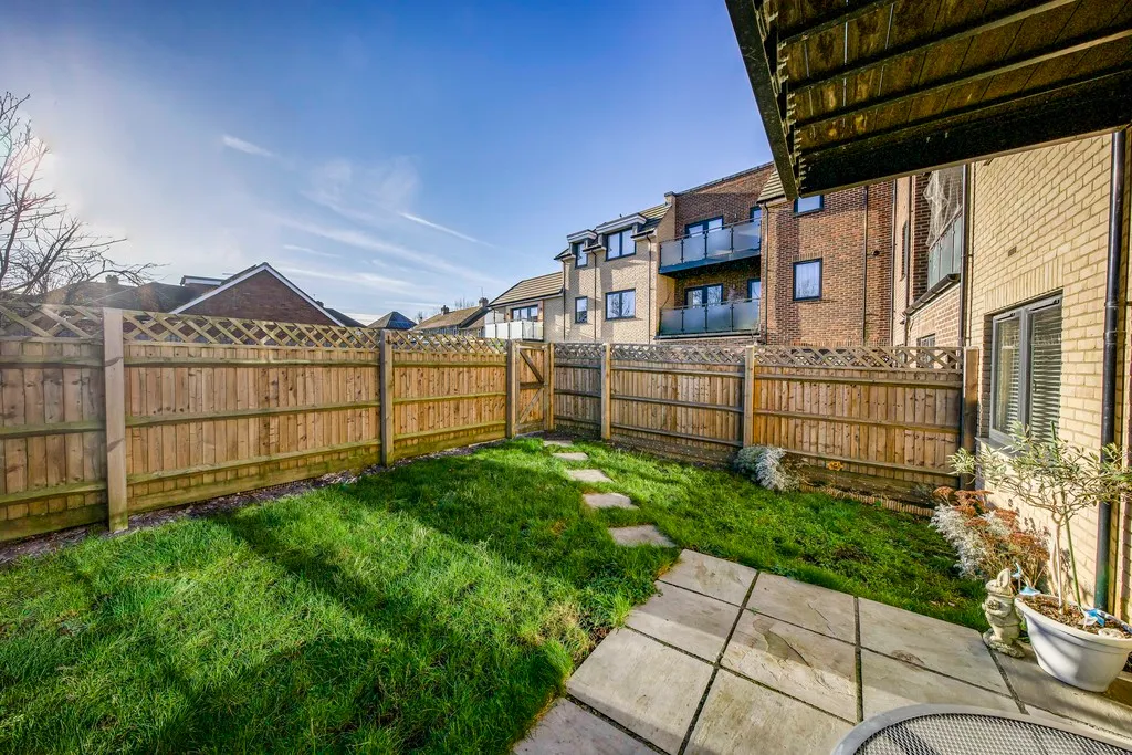 Oakpoint Court, Sutton Court Road, UB10, photo 7
