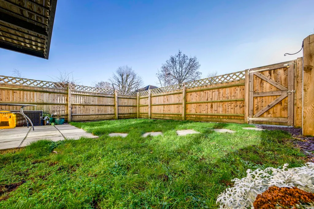 Oakpoint Court, Sutton Court Road, UB10, photo 11