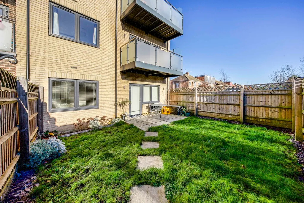 Oakpoint Court, Sutton Court Road, UB10, photo 24