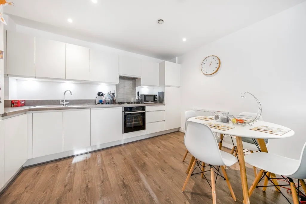 Oakpoint Court, Sutton Court Road, UB10, photo 18