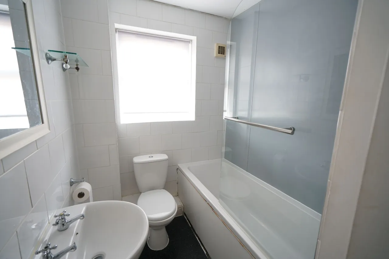 Swallow Close, Grays, Essex, RM16 6RH, photo 13