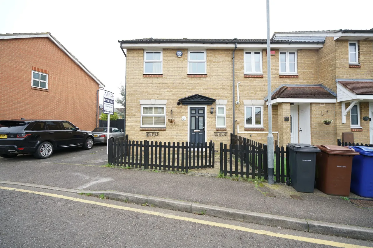 Swallow Close, Grays, Essex, RM16 6RH, photo 17