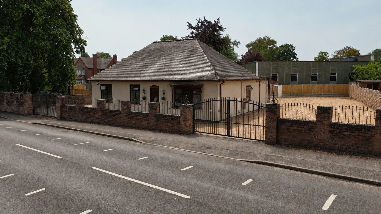 Walsall Road, Great Wyrley, WS6, photo 5