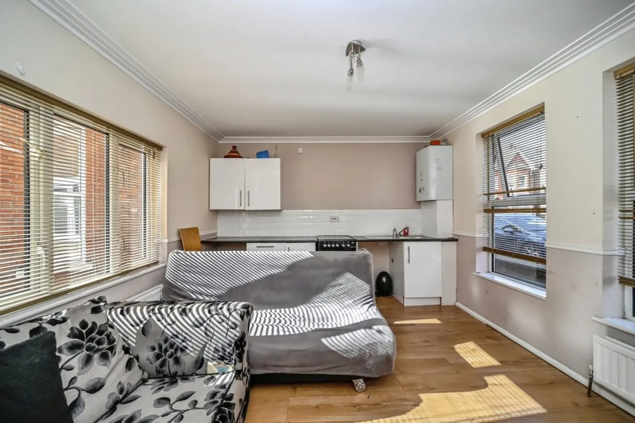 Goldington Avenue,Bedford, photo 3