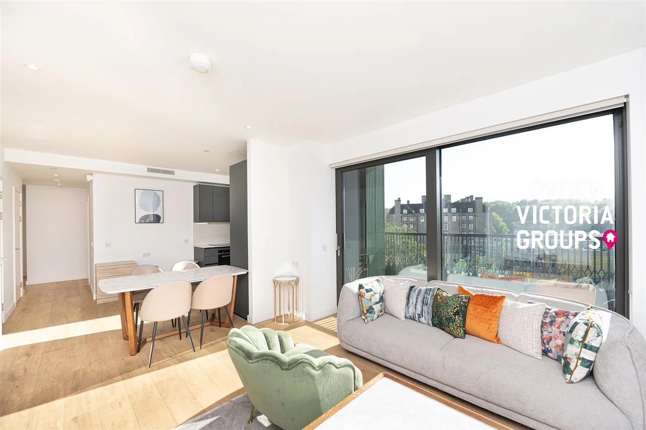 2 bed flat to rent, Alba Square, London