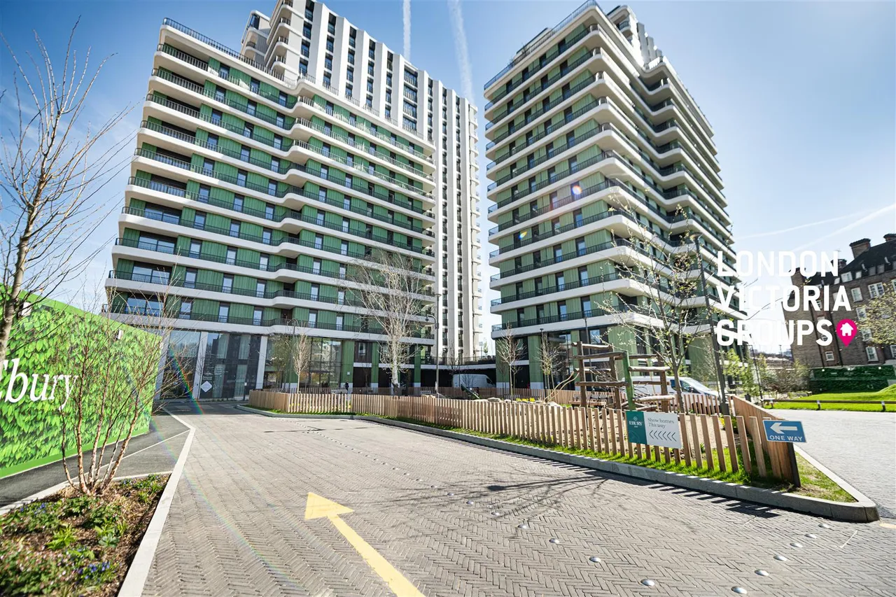 Alba Square, London, photo 14