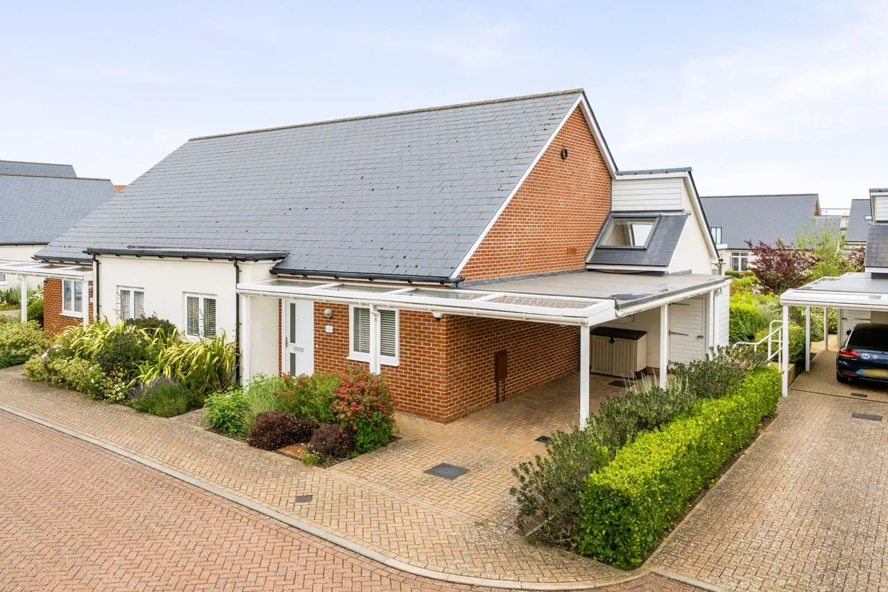 2 bed house for sale, Hornbeam Way, Hawkinge, CT18