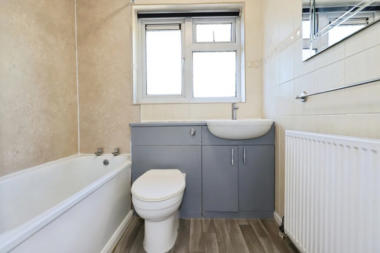 Pear Tree Lane, Wolverhampton, WV11, photo 12