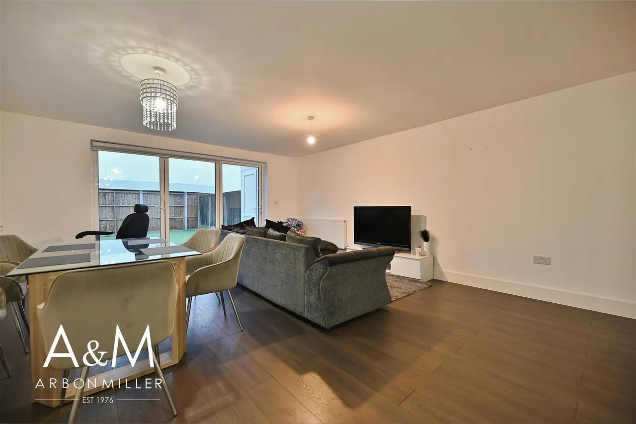 New North Road, Hainault, Essex, Ilford, IG63DY, photo 8