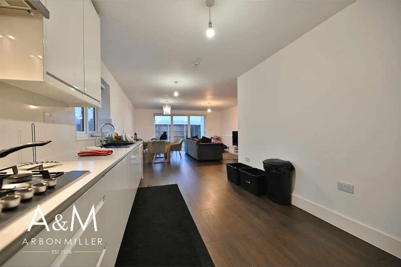 New North Road, Hainault, Essex, Ilford, IG63DY, photo 10