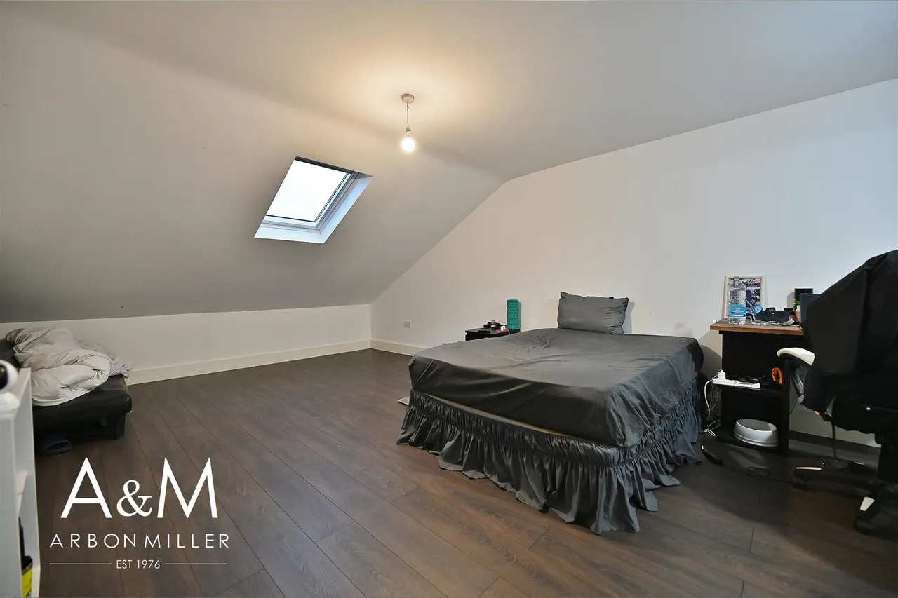 New North Road, Hainault, Essex, Ilford, IG63DY, photo 4